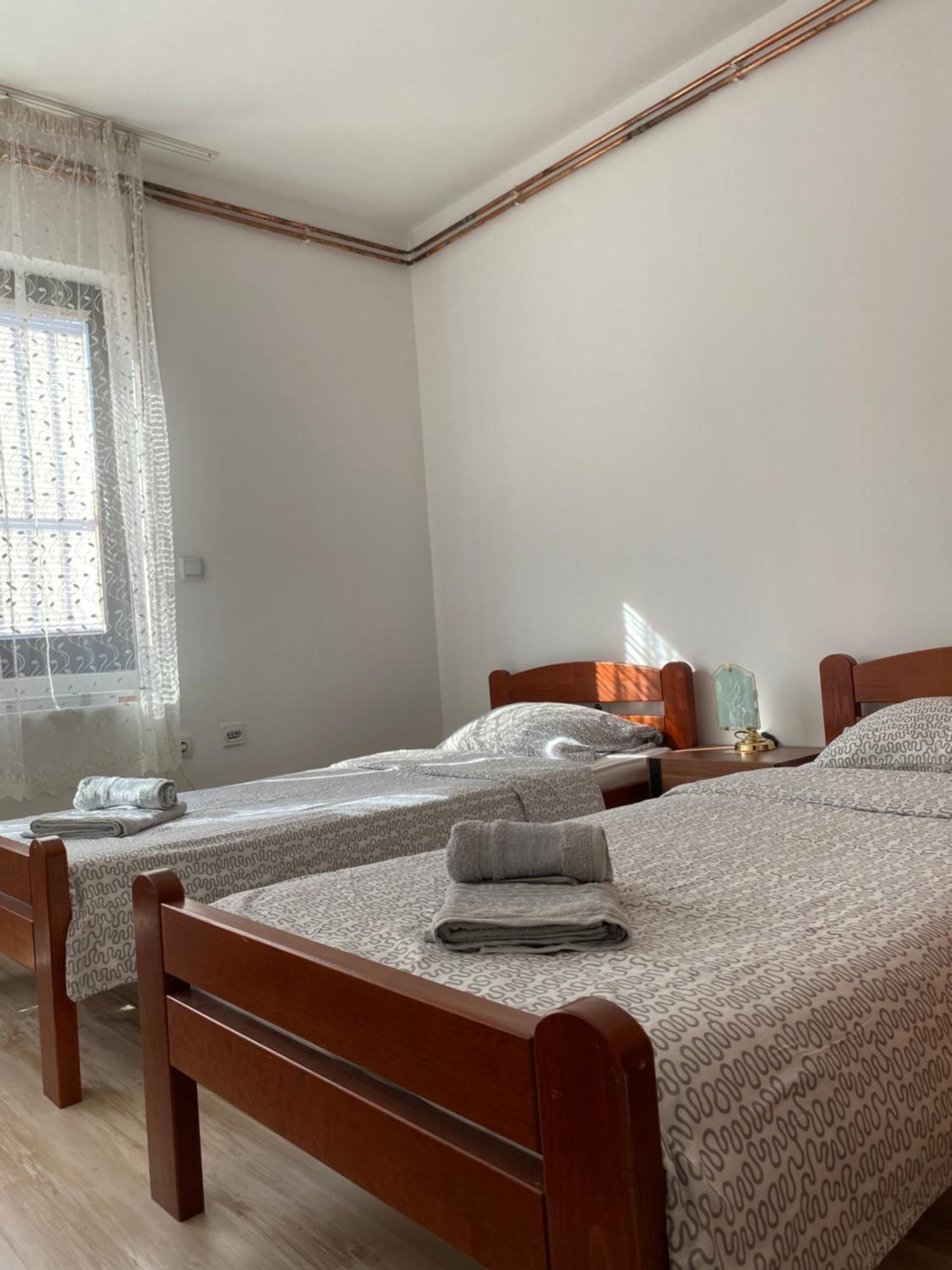 Apartmani Dora Leskovac เลสโควัซ ภายนอก รูปภาพ