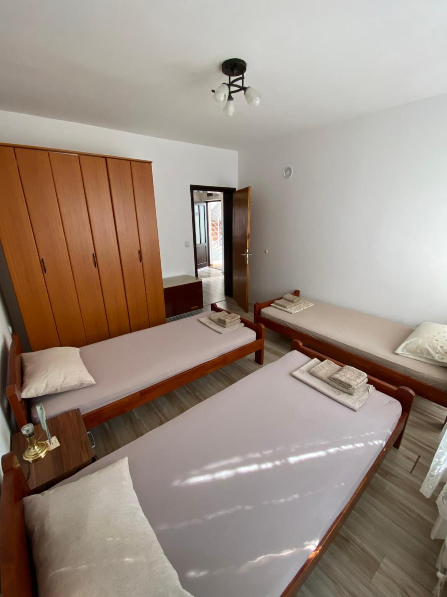 Apartmani Dora Leskovac เลสโควัซ ภายนอก รูปภาพ