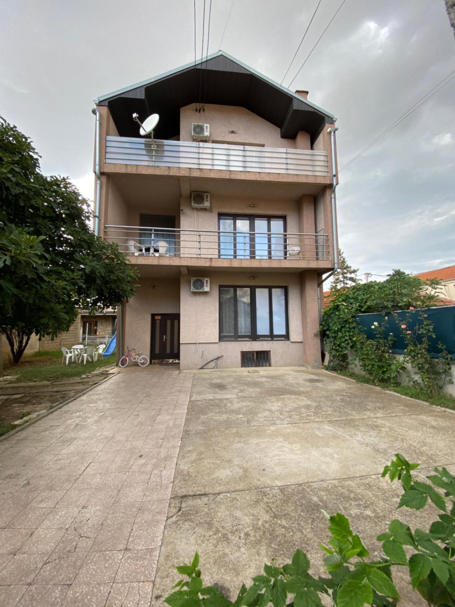 Apartmani Dora Leskovac เลสโควัซ ภายนอก รูปภาพ
